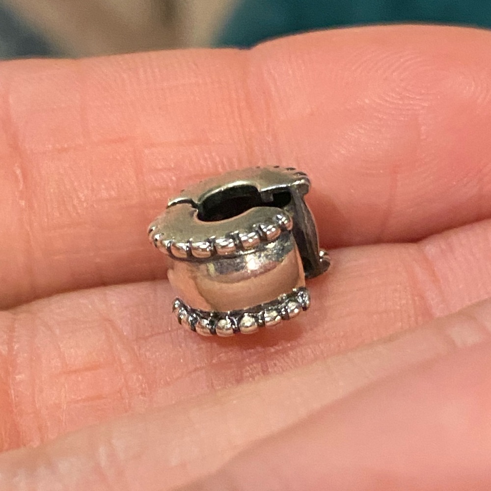 Pandora Ridge / Dot Clip - I think this is the name of this clip!